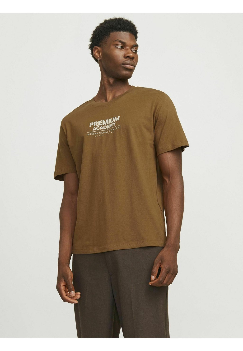 Футболка с принтом RUNDHALS Jack & Jones PREMIUM, коричневый 
Футболка с принтом RUNDHALS Jack & Jones PREMIUM, коричневый