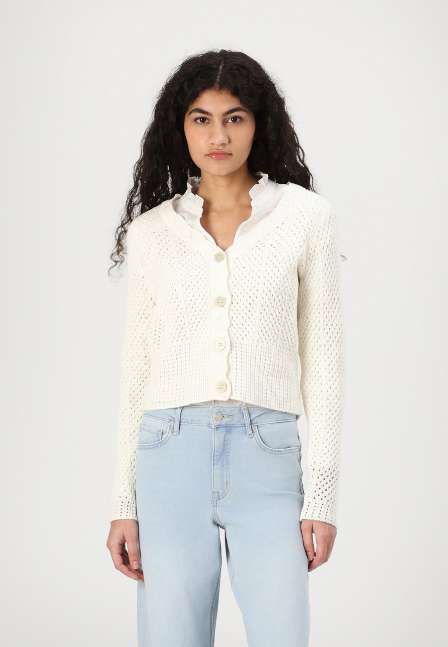 Кардиган ONLY ONLROSELIA LS V-NECK, Cloud Dancer/Off-White
Кардиган ONLY ONLROSELIA LS V-NECK, Cloud Dancer/Off-White