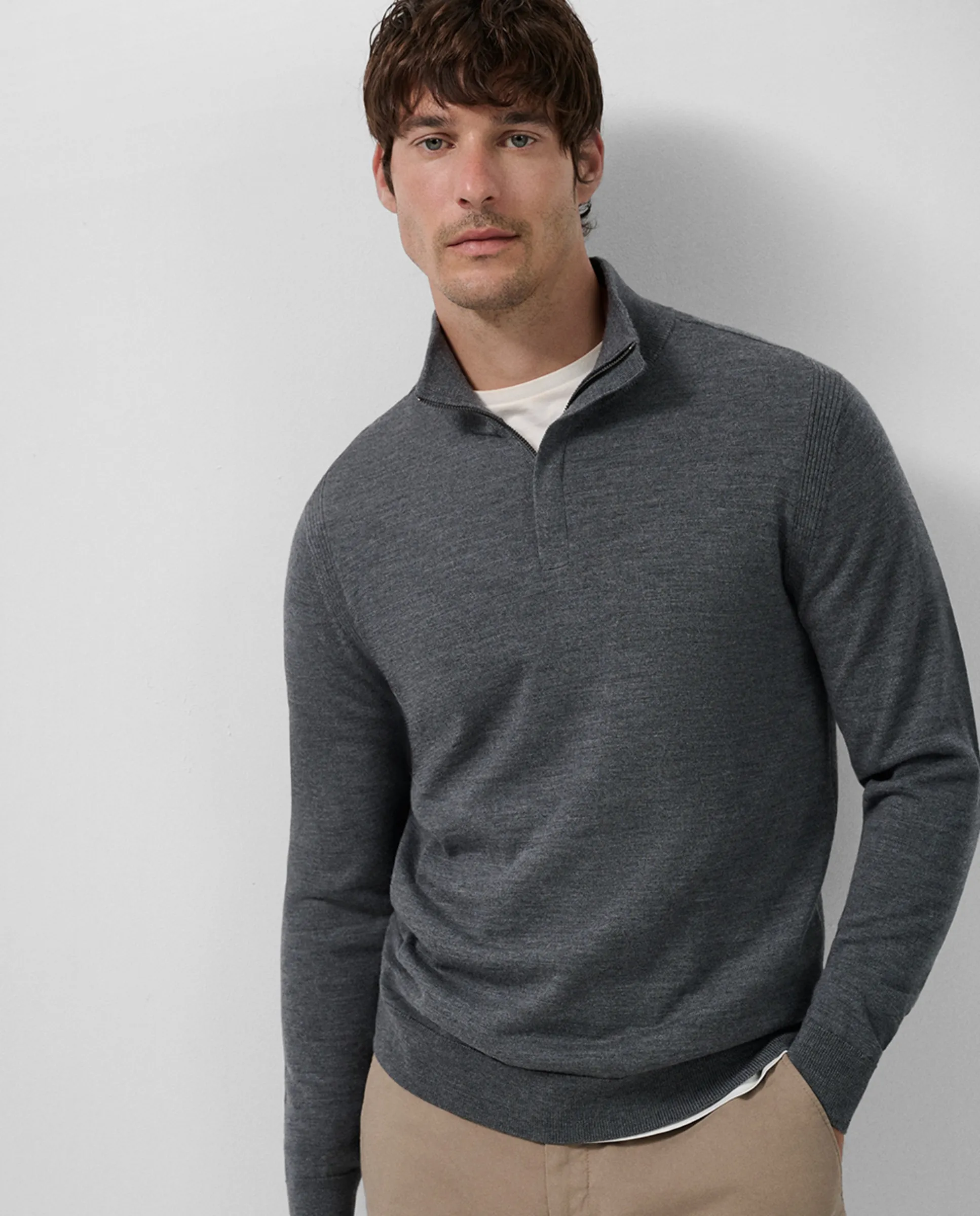 Мужская шерстяная толстовка с молнией на воротнике Roberto Verino, темно-серый
Мужская шерстяная толстовка с молнией на воротнике Roberto Verino, темно-серый