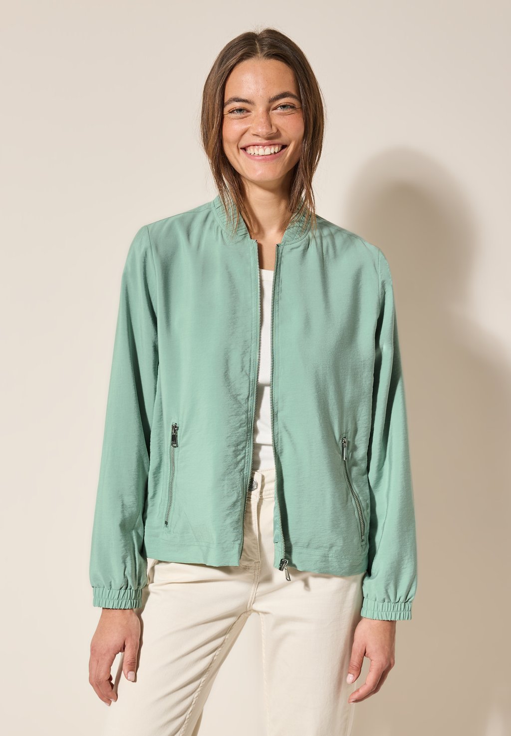 Куртка-бомбер MIT FEINER STRUKTUR Cecil, металлик зеленый
Куртка-бомбер MIT FEINER STRUKTUR Cecil, металлик зеленый