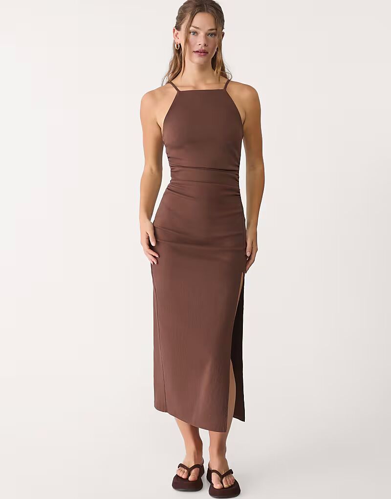 Платье Stradivarius миди халтер коричневого цвета
Платье Stradivarius миди халтер коричневого цвета