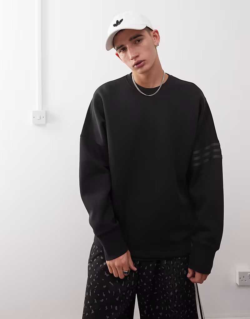 Футболка свободного кроя с длинными рукавами Adidas Originals Neuclassics черного цвета
Футболка свободного кроя с длинными рукавами Adidas Originals Neuclassics черного цвета