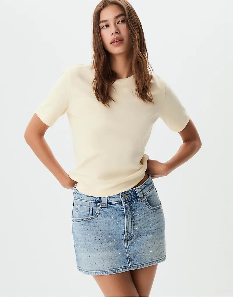 Юбка-шорты Stradivarius D62 из денима средне-синего цвета со стразами
Юбка-шорты Stradivarius D62 из денима средне-синего цвета со стразами