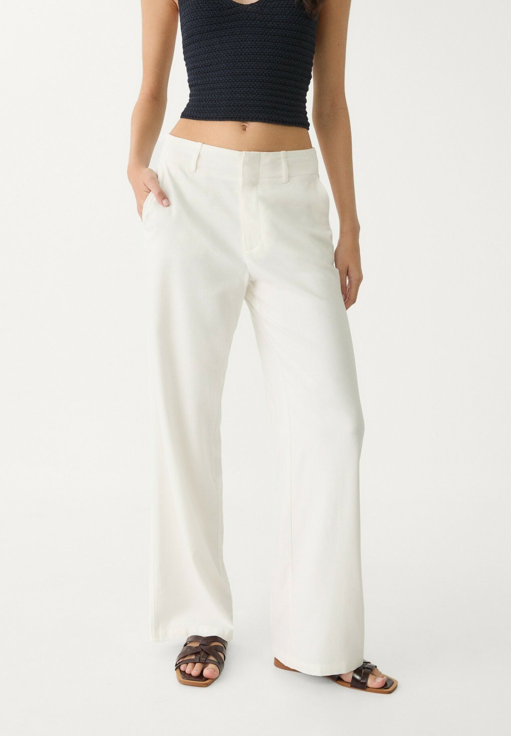 Брюки FLOWING STRAIGHT-LEG Stradivarius, бежевый 
Брюки FLOWING STRAIGHT-LEG Stradivarius, бежевый