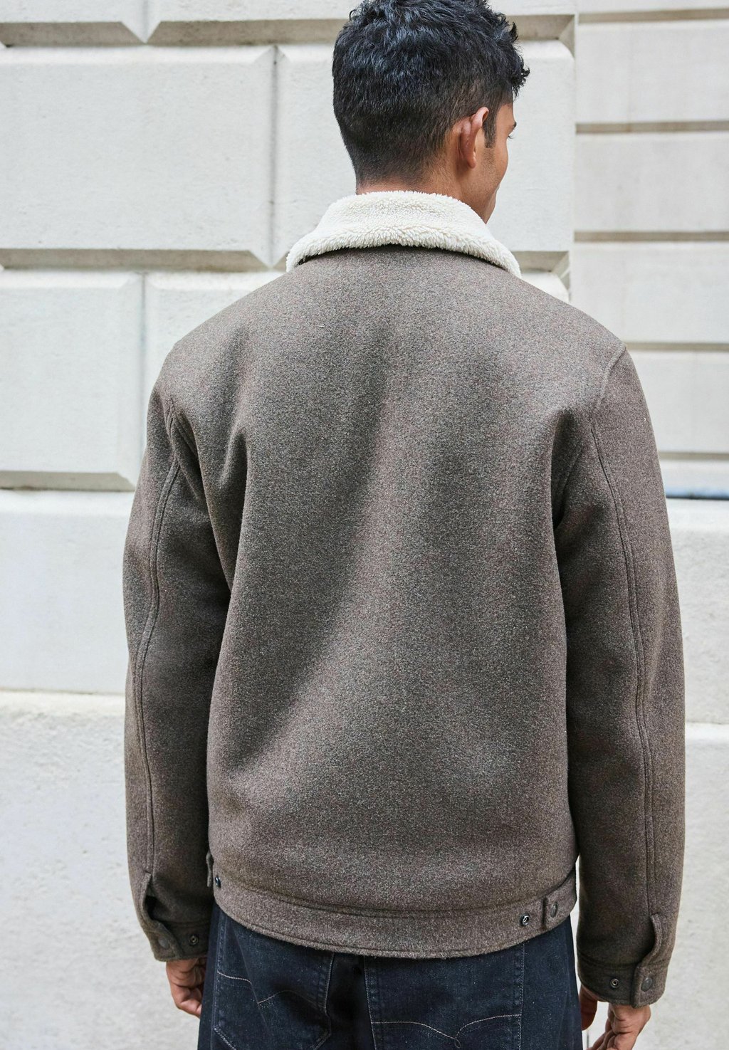 Легкая куртка REGULAR FIT-BORG COLLARED TRUCKER Next, коричневый
Легкая куртка REGULAR FIT-BORG COLLARED TRUCKER Next, коричневый