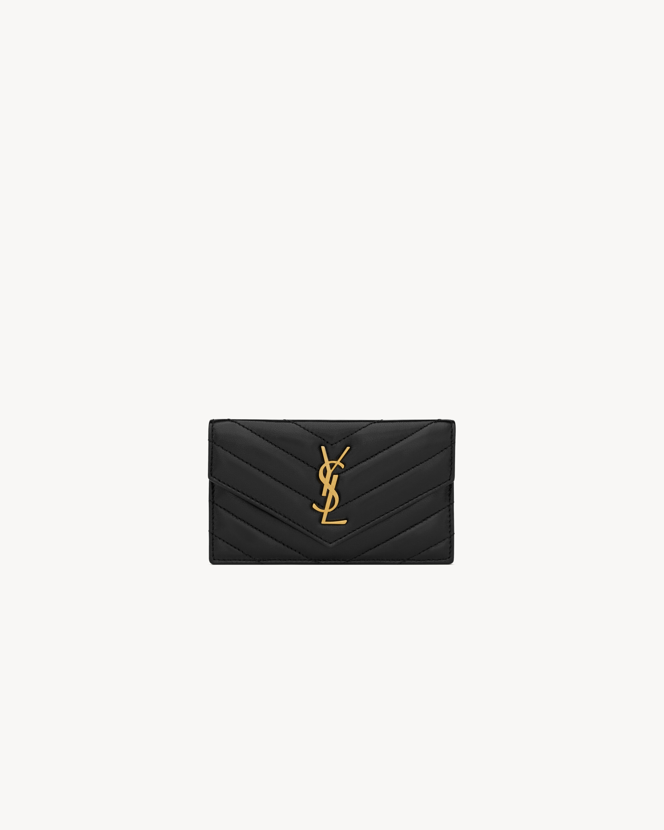 Кардхолдер с клапаном Cassandre Matelasse из ягнячьей кожи Saint Laurent, черный
Кардхолдер с клапаном Cassandre Matelasse из ягнячьей кожи Saint Laurent, черный
