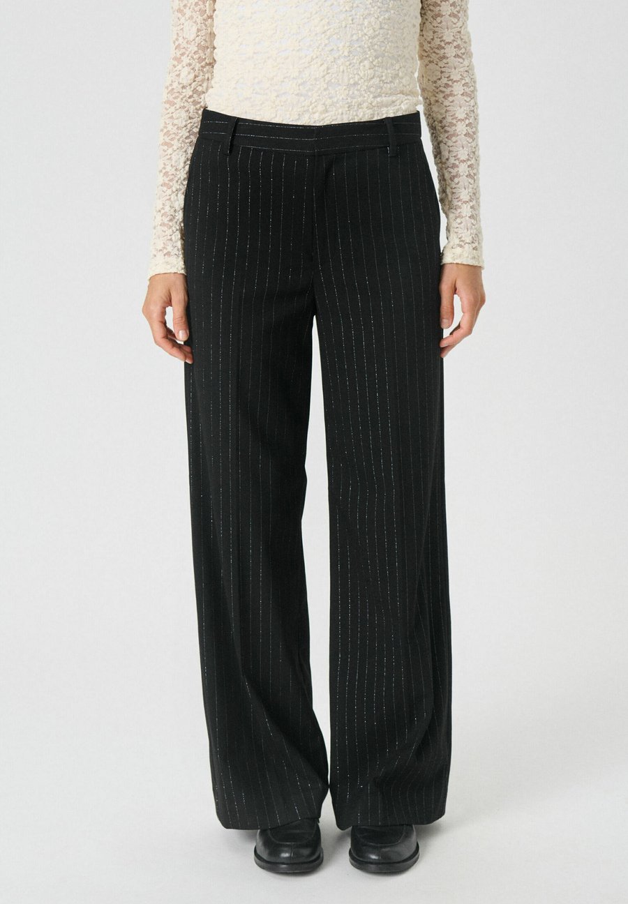 Брюки Part Two Trousers, Black Metallic Stripe/Black
Брюки Part Two Trousers, Black Metallic Stripe/Black
