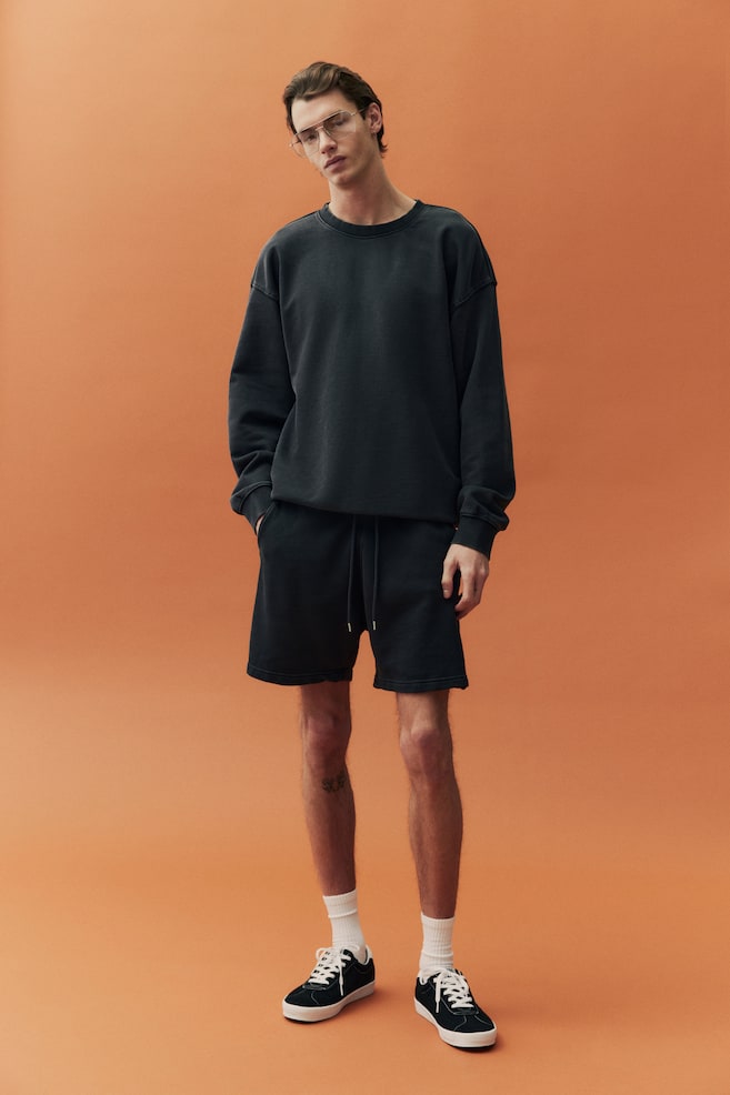 Спортивные шорты обычного кроя H&M, черный
Спортивные шорты обычного кроя H&M, черный