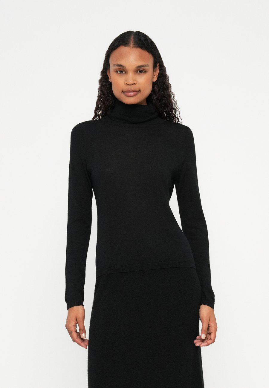 Джемпер FTC Cashmere ROLLNECK, Moonless Nights/Black
Джемпер FTC Cashmere ROLLNECK, Moonless Nights/Black