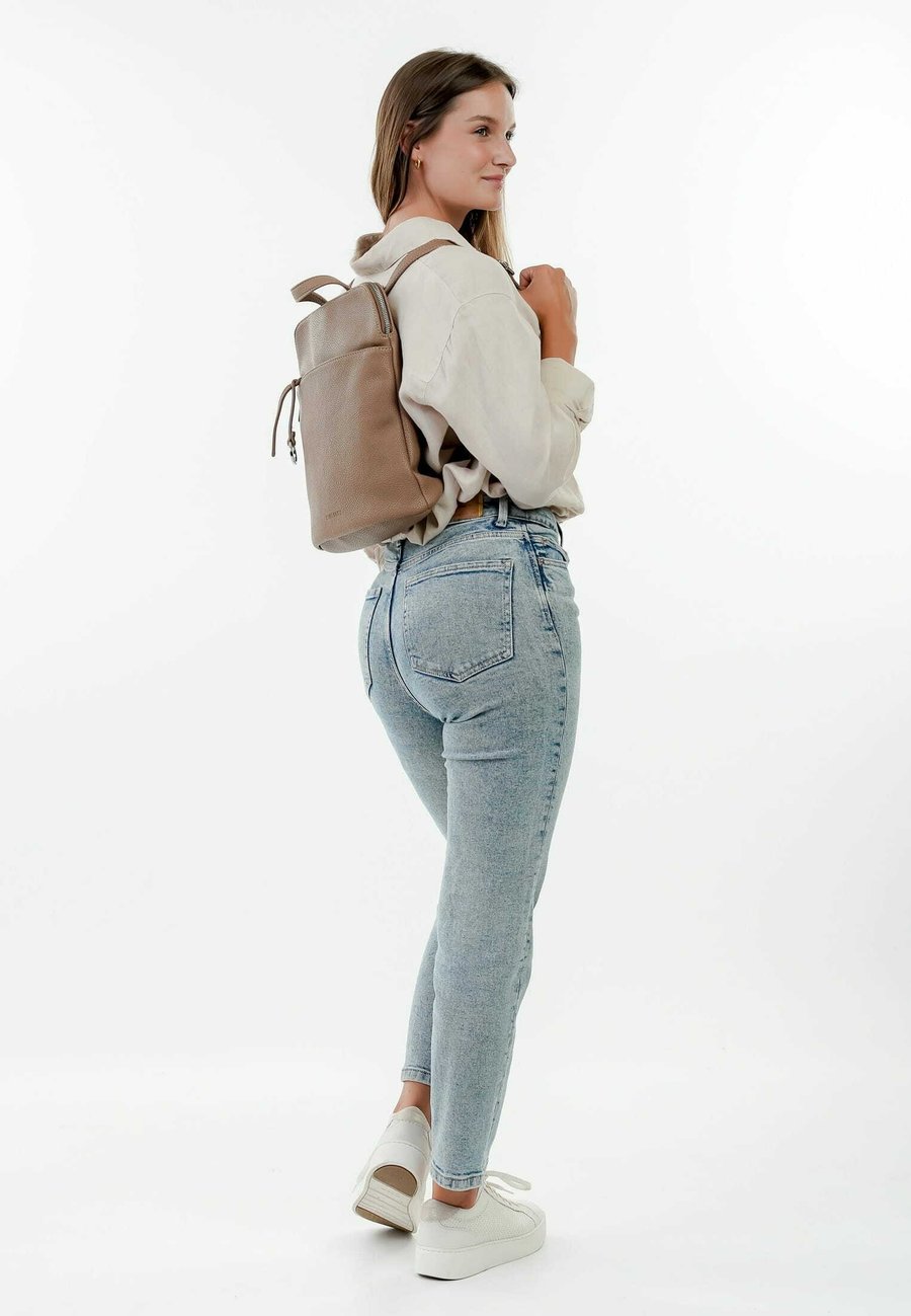 Рюкзак SURI FREY DEBBY, Darktaupe /Taupe
Рюкзак SURI FREY DEBBY, Darktaupe /Taupe