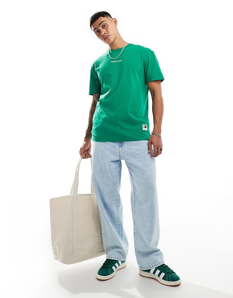 Зеленая футболка с маленьким логотипом Tommy Jeans 
Зеленая футболка с маленьким логотипом Tommy Jeans