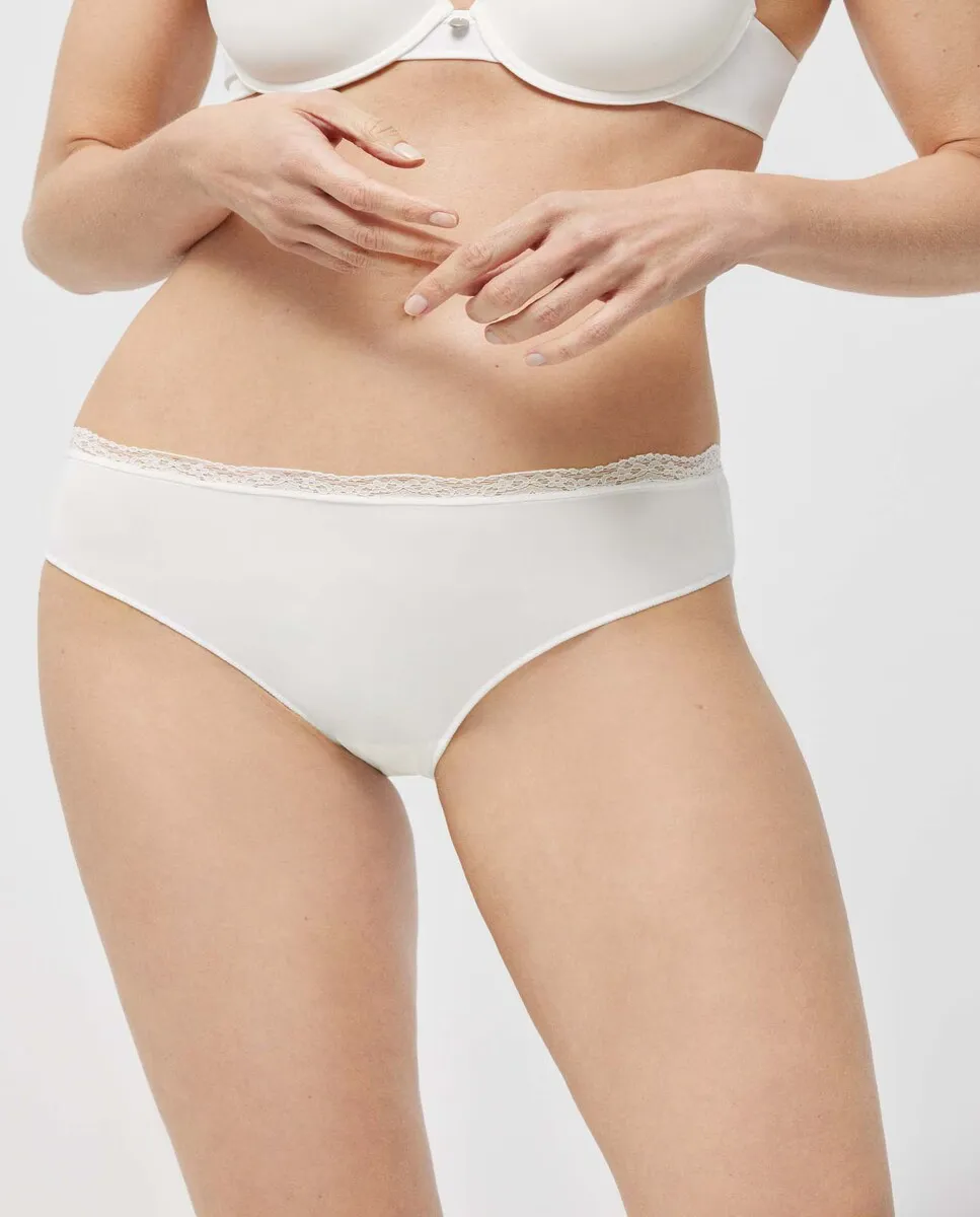 Трусы с высоким контролем и декоративным бантом Ysabel Mora, белый
Трусы с высоким контролем и декоративным бантом Ysabel Mora, белый