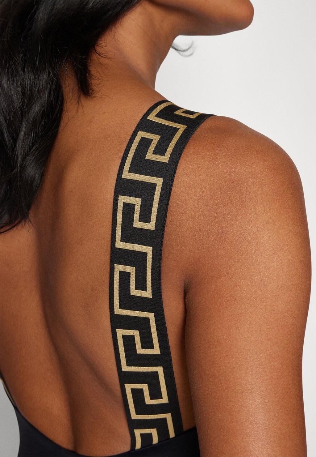 Купальник SWIMSUIT ONE PIECE NEW LOGO Versace, черный
Купальник SWIMSUIT ONE PIECE NEW LOGO Versace, черный