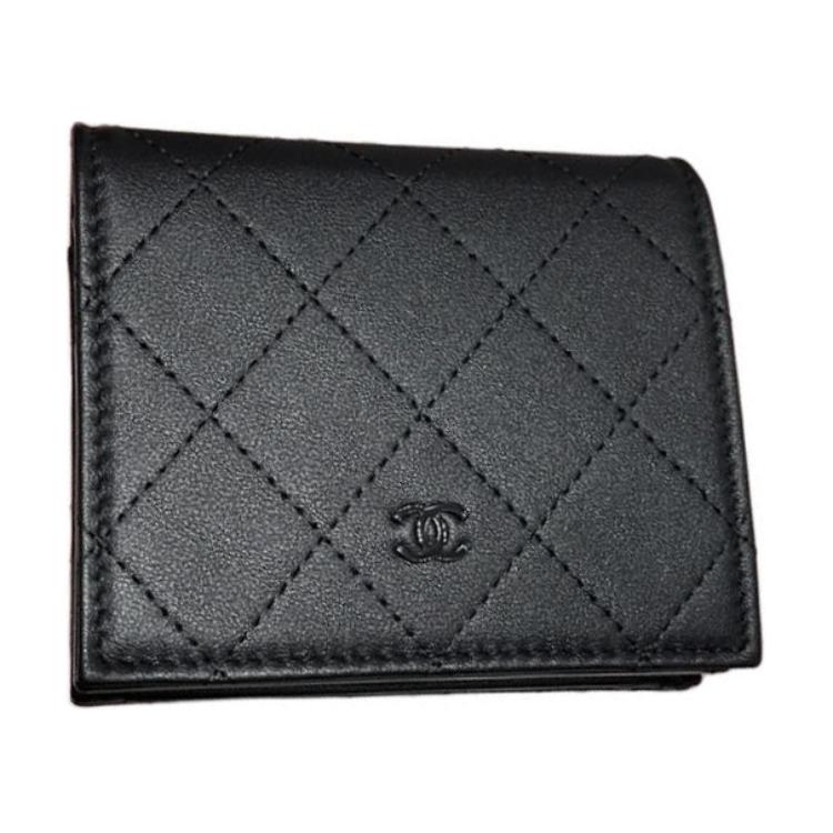 CHANEL Женский бумажник из телячьей кожи черный
CHANEL Женский бумажник из телячьей кожи черный