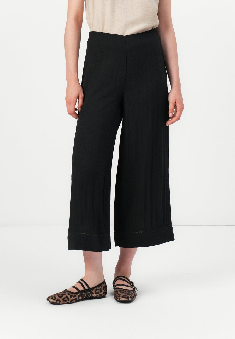 Брюки ONLY ONLOCTAVIA PANTS , Black
Брюки ONLY ONLOCTAVIA PANTS , Black