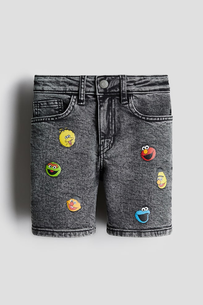 Джинсовые шорты с принтом H&M, мультиколор 
Джинсовые шорты с принтом H&M, мультиколор