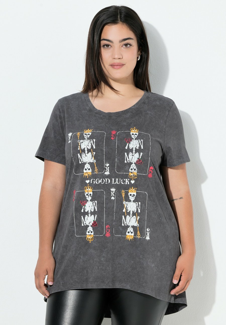 Футболка Angel of Style LÄNGERE A-LINIE TOTENKOPF-KARTEN, Anthracite, Черный, Футболка Angel of Style LÄNGERE A-LINIE TOTENKOPF-KARTEN, Anthracite
Футболка Angel of Style LÄNGERE A-LINIE TOTENKOPF-KARTEN, Anthracite, Черный, Футболка Angel of Style LÄNGERE A-LINIE TOTENKOPF-KARTEN, Anthracite