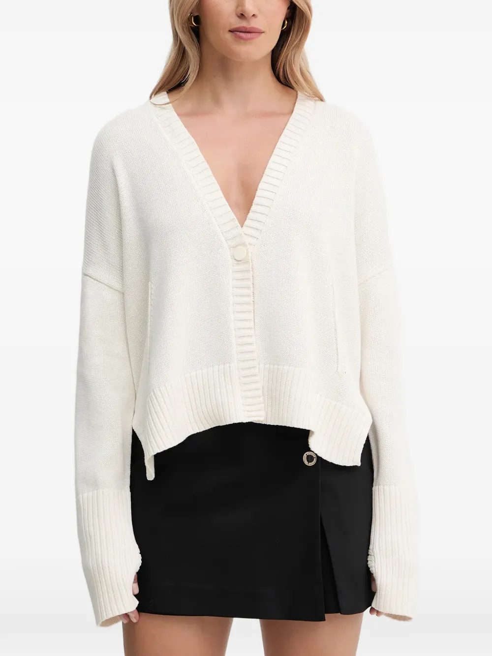 Кардиган на пуговицах с V-образным вырезом Armani Exchange, белый
Кардиган на пуговицах с V-образным вырезом Armani Exchange, белый