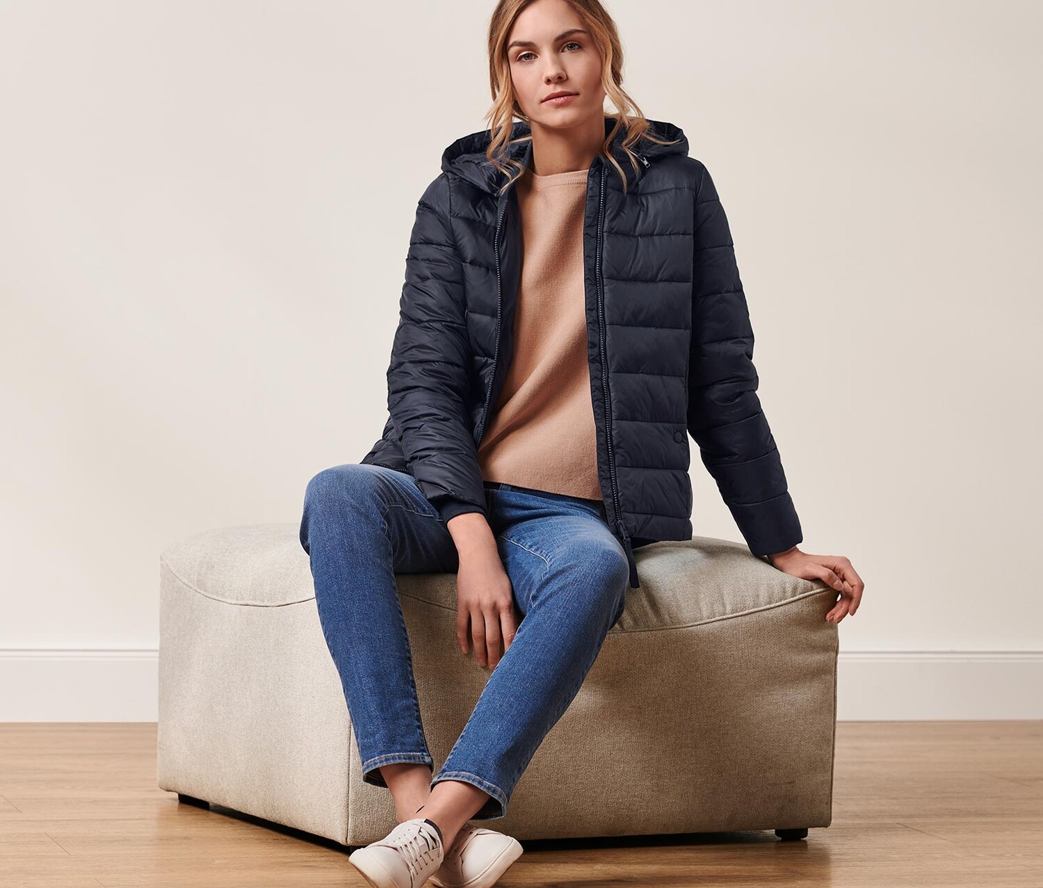 Стеганая куртка с капюшоном Tchibo, темно-синий 
Стеганая куртка с капюшоном Tchibo, темно-синий