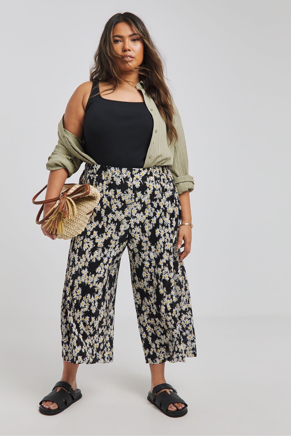 Плиссированные брюки-кюлоты с цветочным принтом Simply Be, черный
Плиссированные брюки-кюлоты с цветочным принтом Simply Be, черный