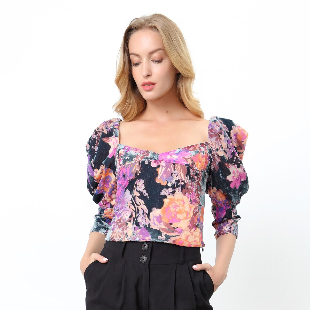 Топ в стиле 80-х с цветочным принтом и рукавами-буфами S&J Weekends, мультиколор
Топ в стиле 80-х с цветочным принтом и рукавами-буфами S&J Weekends, мультиколор
