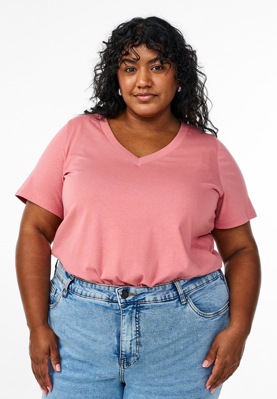 Футболка Zizzi Basic T-shirt, Dusty Rose/Light Red, Красный, Футболка Zizzi Basic T-shirt, Dusty Rose/Light Red
Футболка Zizzi Basic T-shirt, Dusty Rose/Light Red, Красный, Футболка Zizzi Basic T-shirt, Dusty Rose/Light Red