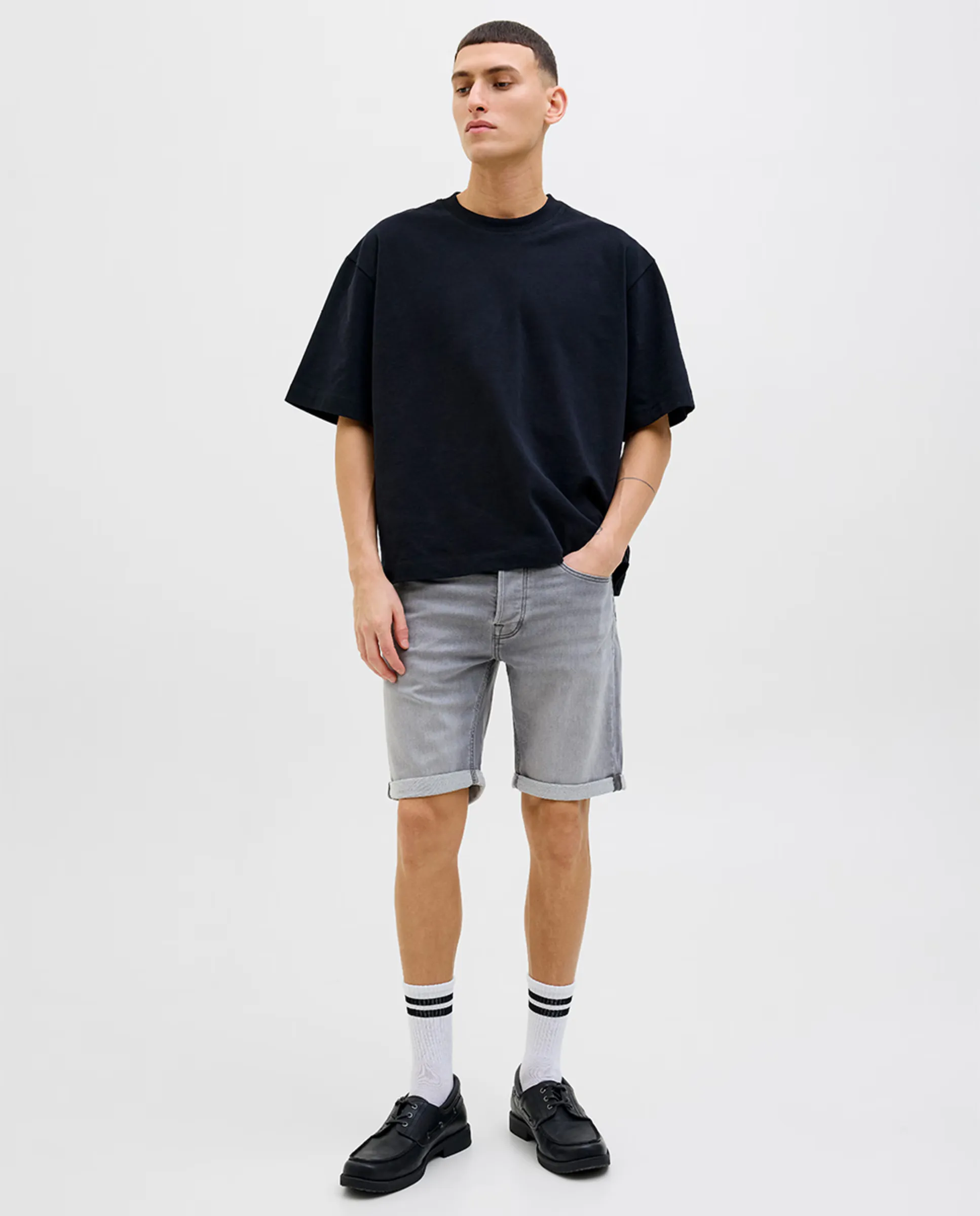 Бермуды мужские ковбойские regular fit Jack & Jones, серый 
Бермуды мужские ковбойские regular fit Jack & Jones, серый