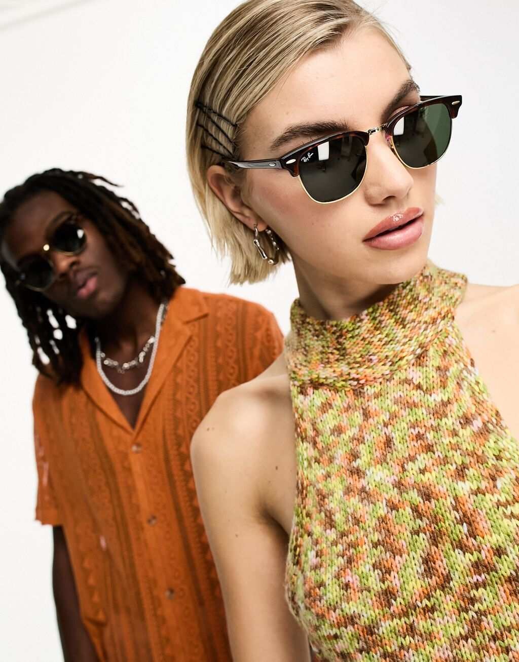 Коричневые солнцезащитные очки Ray-Ban Clubmaster
Коричневые солнцезащитные очки Ray-Ban Clubmaster