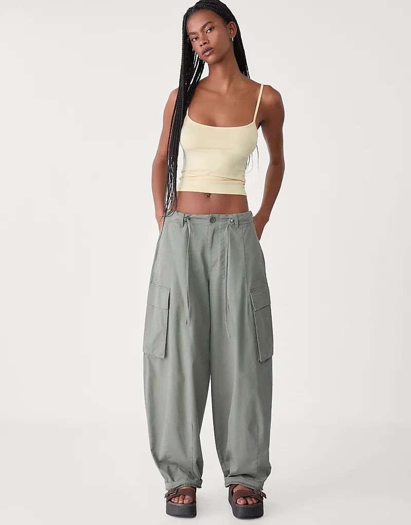 Топ Stradivarius из полиамида на бретельках пастельно-желтого цвета
Топ Stradivarius из полиамида на бретельках пастельно-желтого цвета