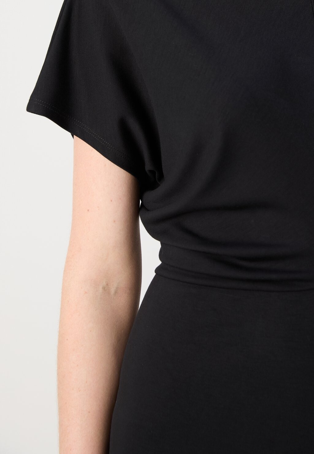 Платье из джерси DRESS LONG ELASTIC WAIST AT BACK CUT ON SLEEVES Marc O'Polo, черный
Платье из джерси DRESS LONG ELASTIC WAIST AT BACK CUT ON SLEEVES Marc O'Polo, черный