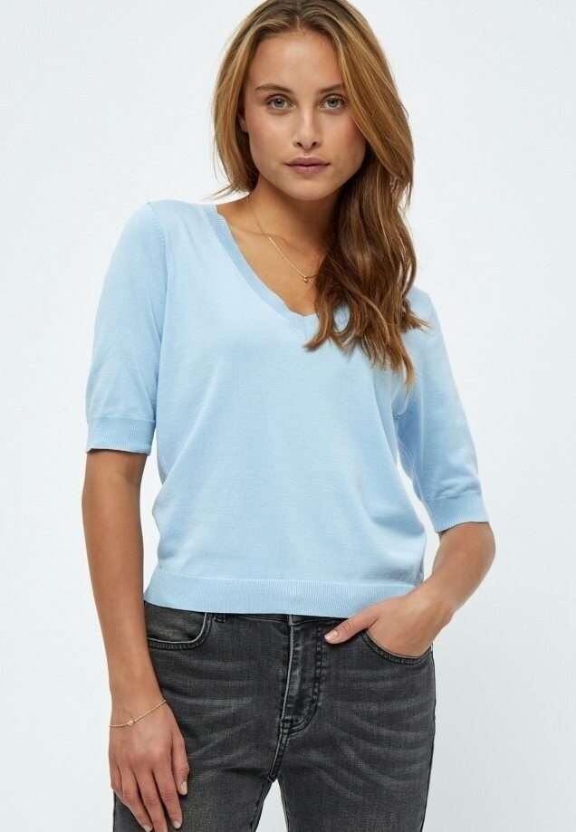 Базовая футболка MIMILLA V- NECK KNIT TEE 1 Minus, цвет ice blue
Базовая футболка MIMILLA V- NECK KNIT TEE 1 Minus, цвет ice blue