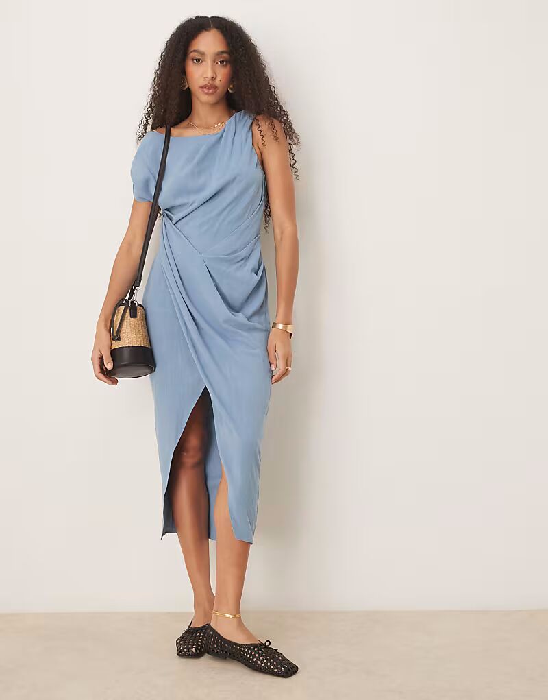 Льняное платье-миди с закругленными плечами и запахом от ASOS DESIGN в цвете деним синего цвета
Льняное платье-миди с закругленными плечами и запахом от ASOS DESIGN в цвете деним синего цвета