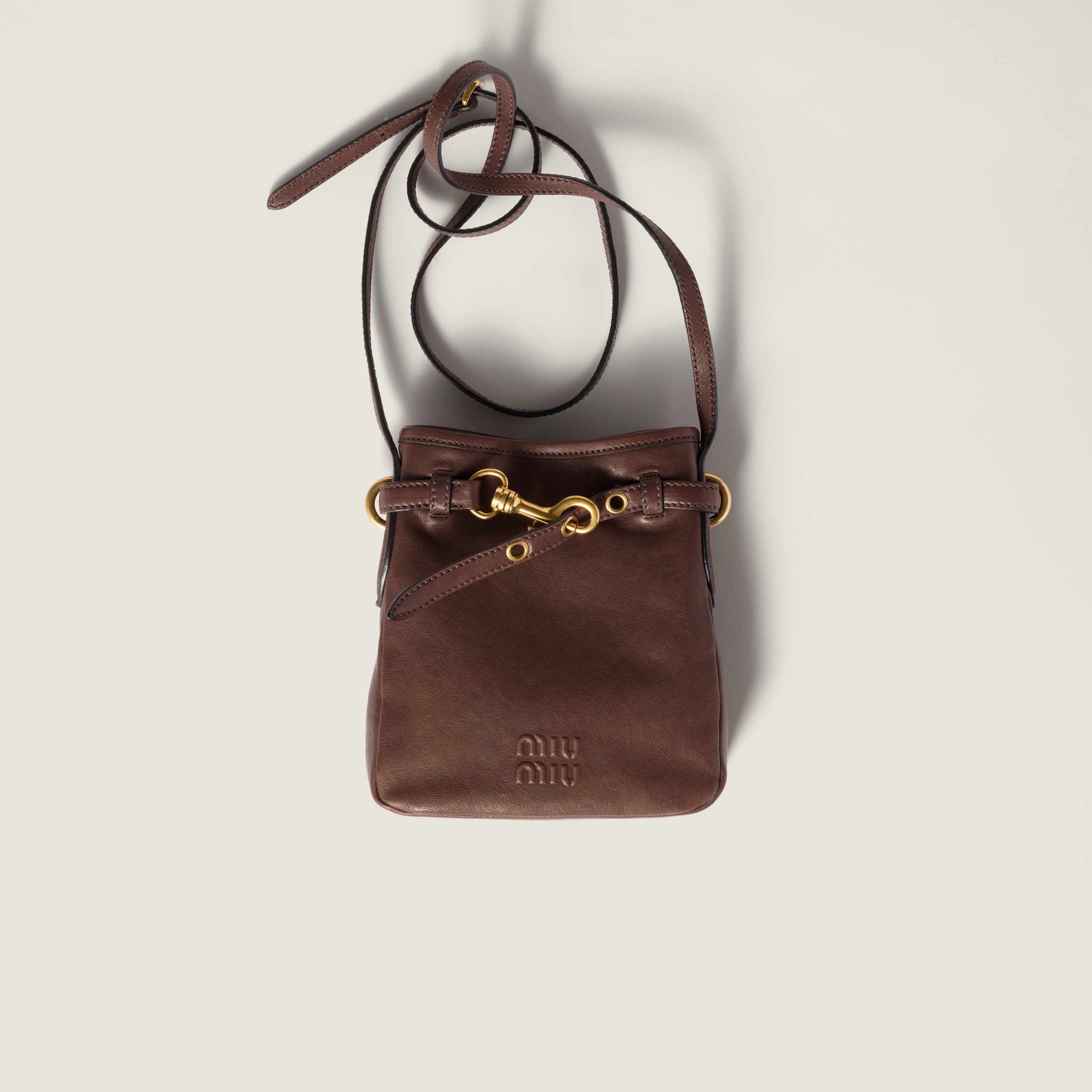 Кожаный клатч из наппы MIU MIU, коричневый
Кожаный клатч из наппы MIU MIU, коричневый