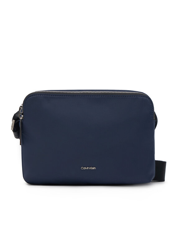 Сумка через плечо Business Tech Camera Bag K50K512912 Calvin Klein, синий
Сумка через плечо Business Tech Camera Bag K50K512912 Calvin Klein, синий