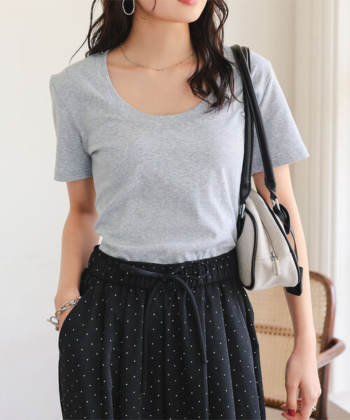 Футболка с глубоким U-образным вырезом KOBE LETTUCE
Футболка с глубоким U-образным вырезом KOBE LETTUCE