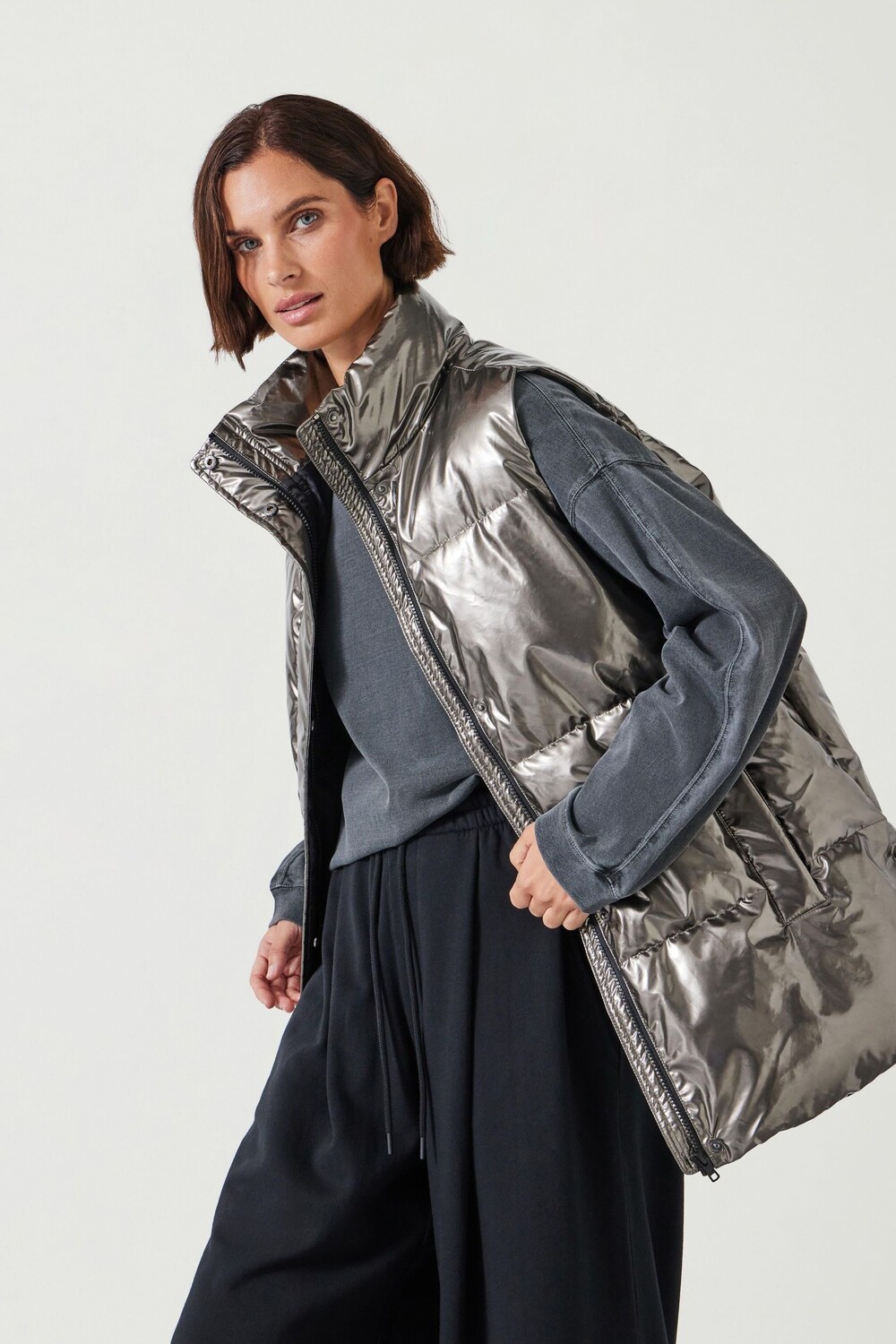 Металлический стеганый жилет Alice Hush, серебряный
Металлический стеганый жилет Alice Hush, серебряный