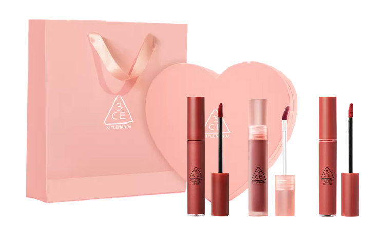 Ограниченная серия ко дню святого валентина блеск для губ с сердечками стойкий без перехода 4g/4.6g/4.7g 3CE
Ограниченная серия ко дню святого валентина блеск для губ с сердечками стойкий без перехода 4g/4.6g/4.7g 3CE