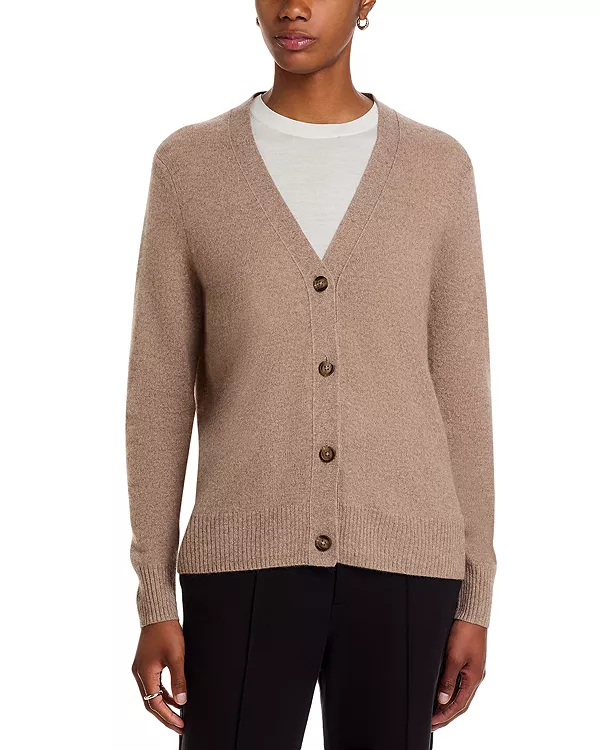 Кардиган с V-образным вырезом из 100% кашемира - эксклюзивная модель. C By Bloomingdale'S Cashmere, бежевый
Кардиган с V-образным вырезом из 100% кашемира - эксклюзивная модель. C By Bloomingdale'S Cashmere, бежевый