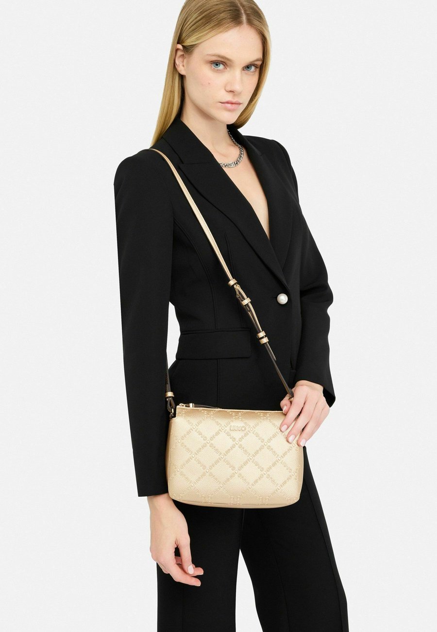 Сумка кросс-боди LIU JO Cross body bag, Gold/Gold-Coloured
Сумка кросс-боди LIU JO Cross body bag, Gold/Gold-Coloured