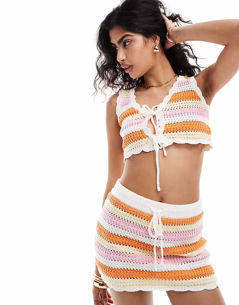 Эксклюзивный тропический пляжный топ с завязкой спереди от Frolic, многоцветный
Эксклюзивный тропический пляжный топ с завязкой спереди от Frolic, многоцветный