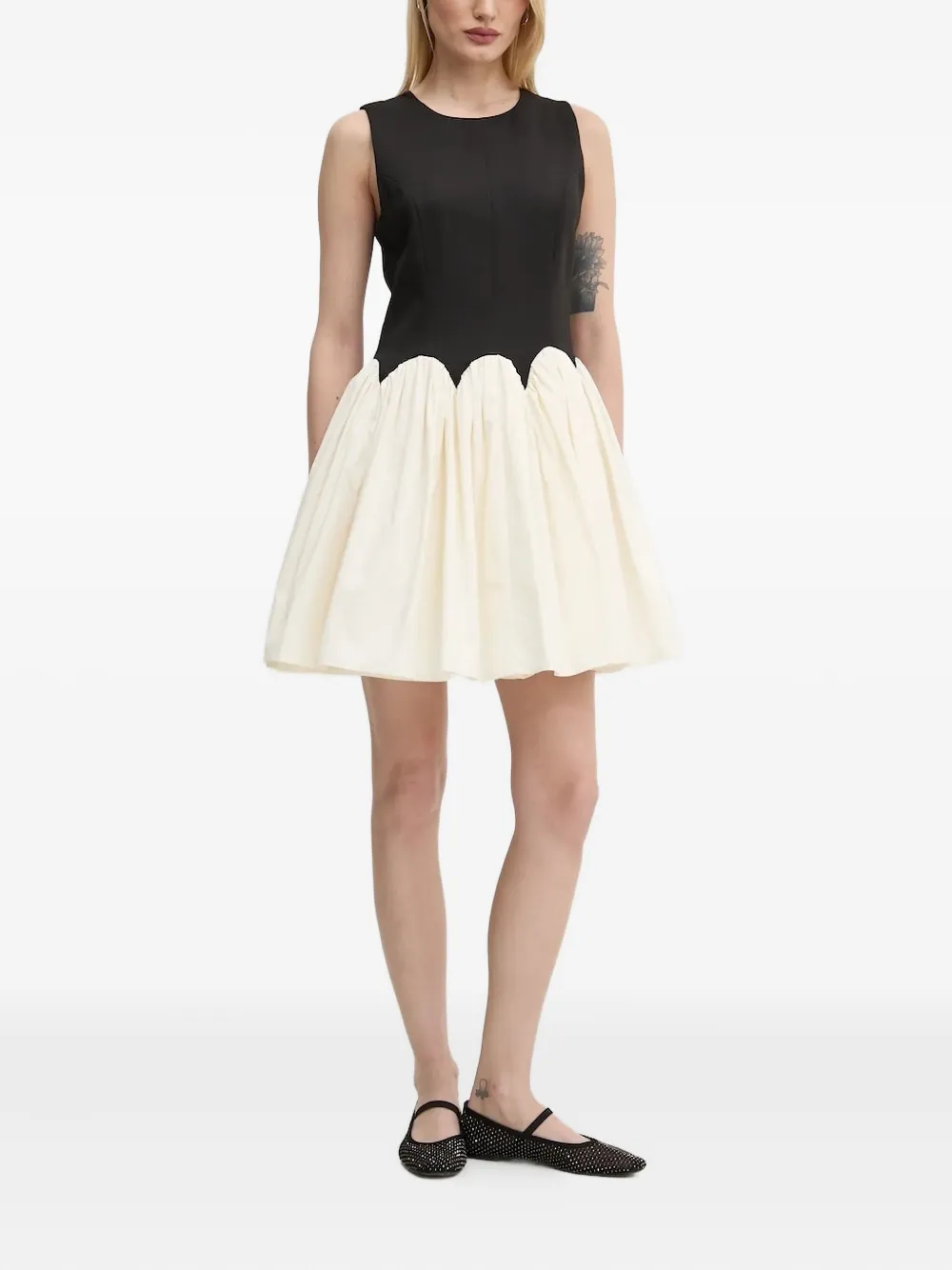 Мини-платье с фестончатым подолом NEVER FULLY DRESSED, черный
Мини-платье с фестончатым подолом NEVER FULLY DRESSED, черный