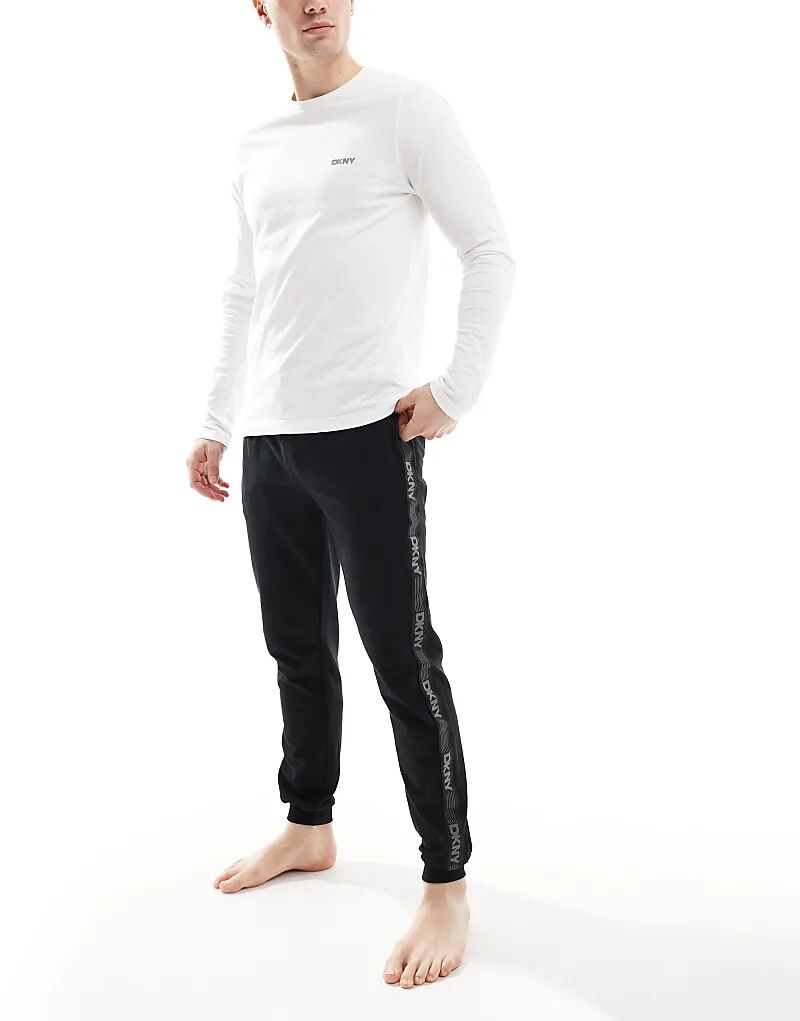 Брюки Lakers Lounge черного цвета DKNY
Брюки Lakers Lounge черного цвета DKNY