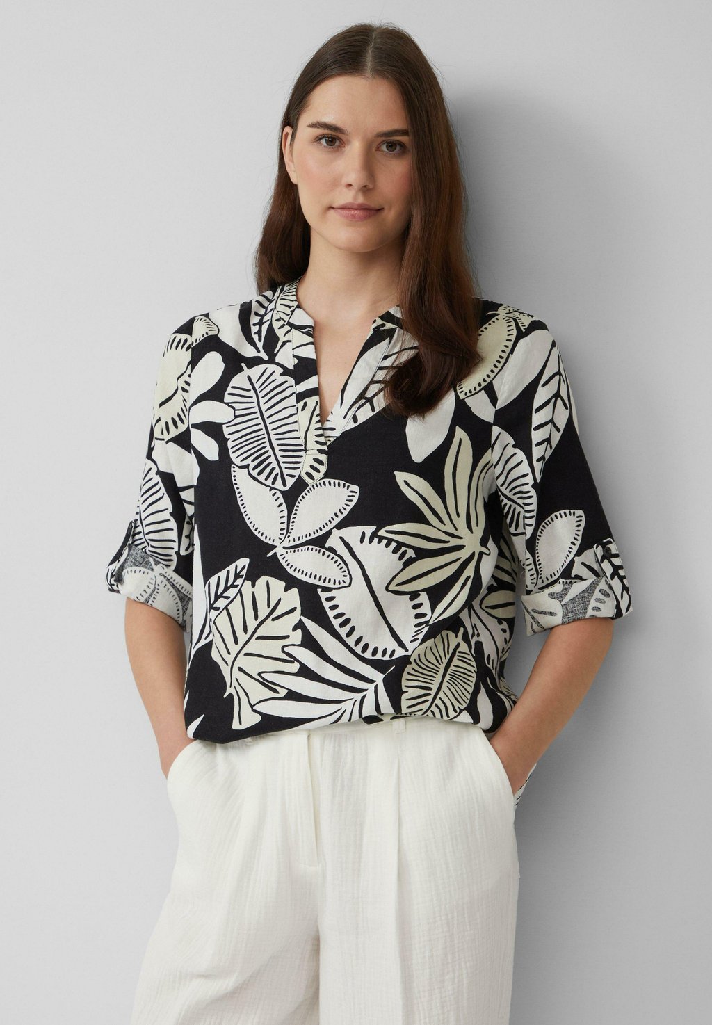 Блуза MIT 3/4-ÄRMELN s.Oliver, черный
Блуза MIT 3/4-ÄRMELN s.Oliver, черный