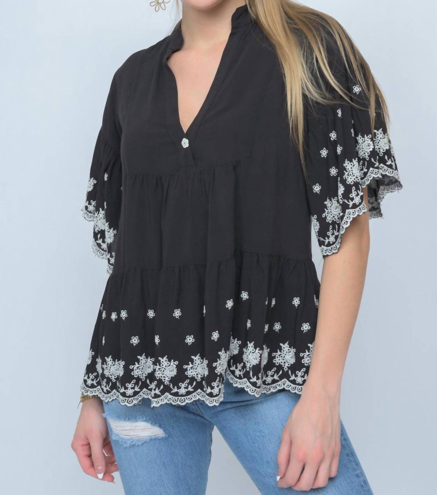 На грани вышитая блузка в черном цвете Ivy Jane
На грани вышитая блузка в черном цвете Ivy Jane