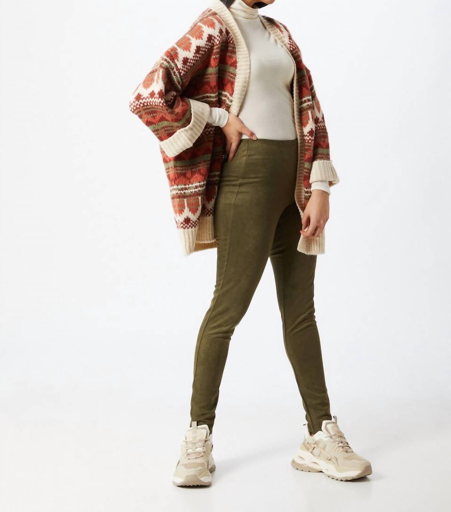 Леггинсы из искусственной замши в оливковом цвете SKIES ARE BLUE
Леггинсы из искусственной замши в оливковом цвете SKIES ARE BLUE