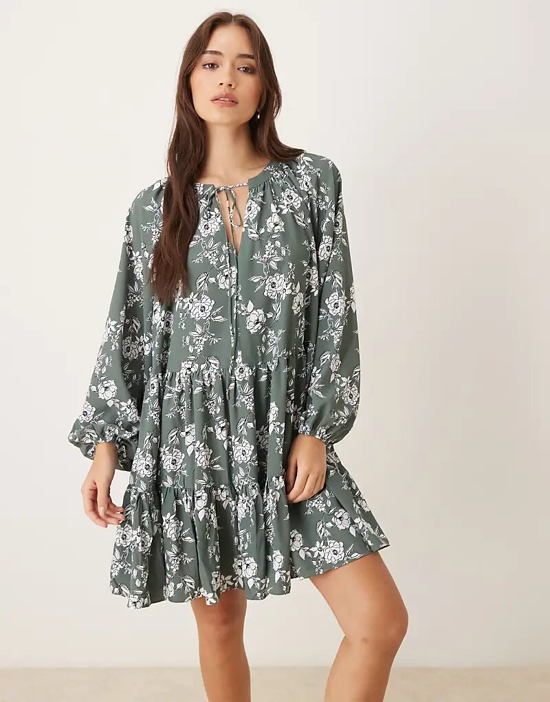 Glamorous мини-платье Swing цвета хаки с белыми цветочными узорами
Glamorous мини-платье Swing цвета хаки с белыми цветочными узорами