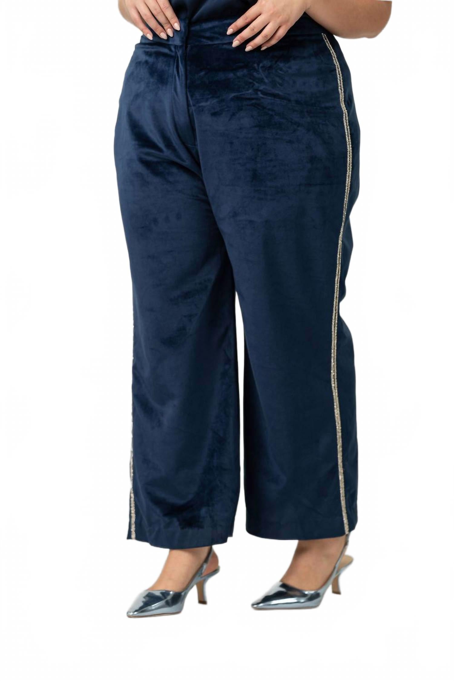 Бархатные брюки со стразами в полоску плюс размера в королевском синем La Fuori
Бархатные брюки со стразами в полоску плюс размера в королевском синем La Fuori