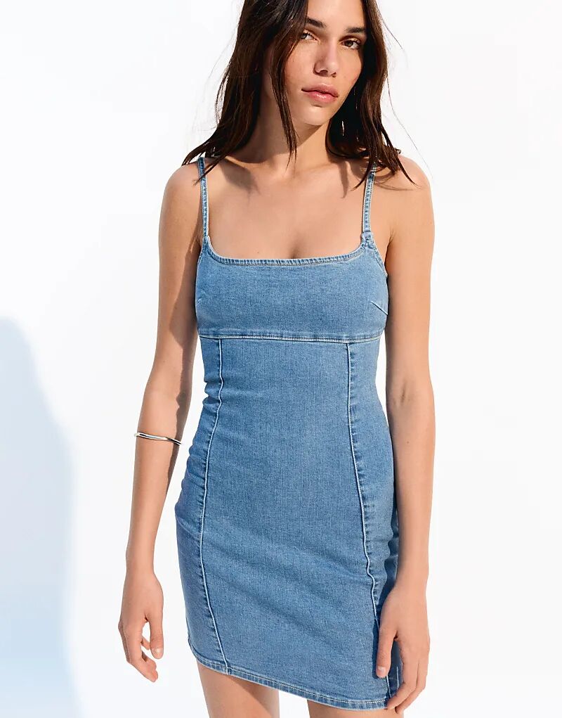 Короткое джинсовое платье Bershka светло-голубого цвета
Короткое джинсовое платье Bershka светло-голубого цвета