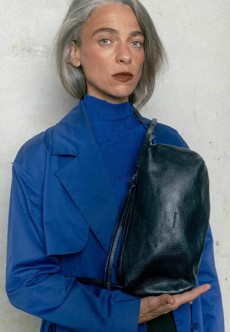 Сумка кросс-боди BALAGAN Cross body bag, Inked/Dark Blue
Сумка кросс-боди BALAGAN Cross body bag, Inked/Dark Blue