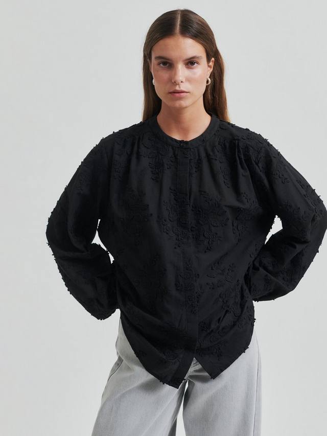 Cavan футболка из органического хлопка с текстурным цветочным принтом Second Female, Black
Cavan футболка из органического хлопка с текстурным цветочным принтом Second Female, Black